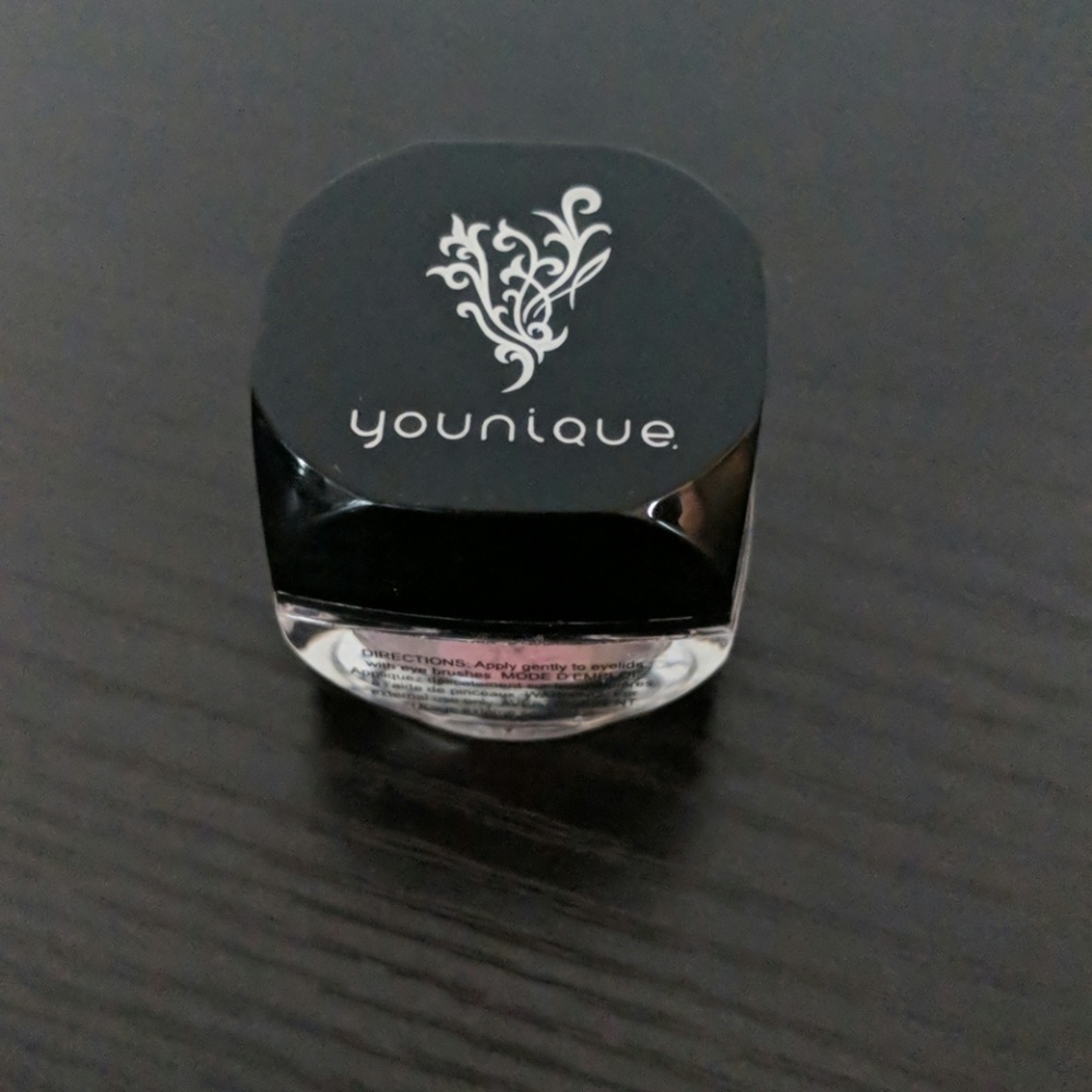 Younique Loose Powder Eyeshadow